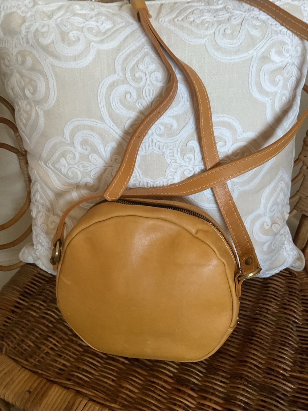 Portland Leather EUC Sunflower Round Crossbody - Picture 8 of 12